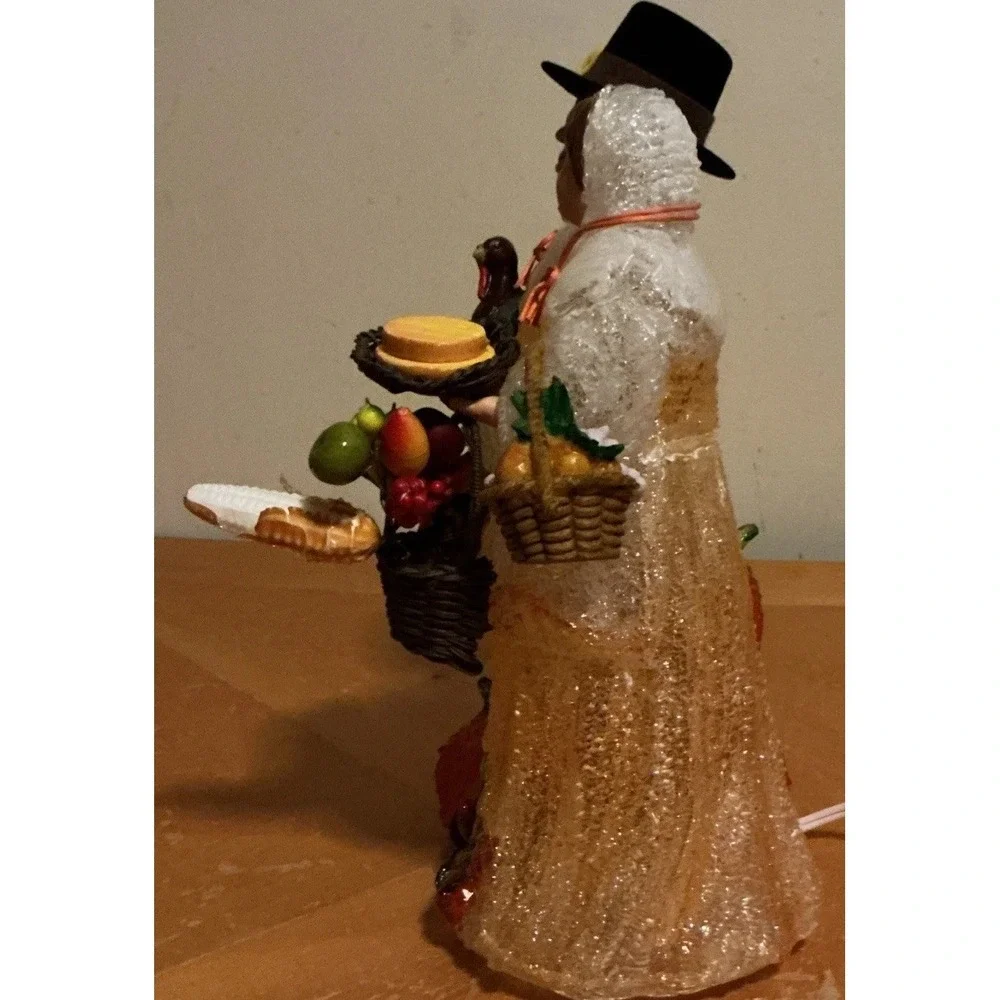Retired Cracker Barrell Fall Harvest Thanksgiving Pilgrim Light Up, With Box‎